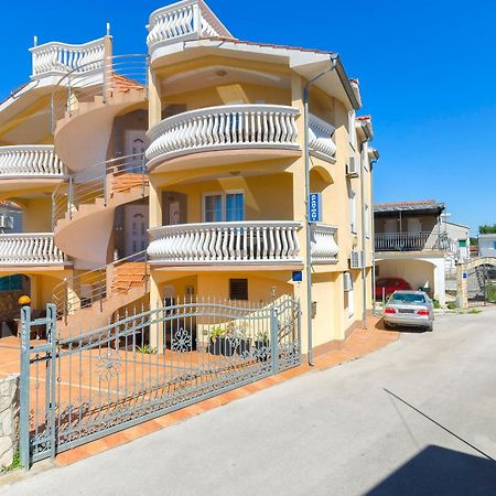 Apartment Ani Vodice Esterno foto